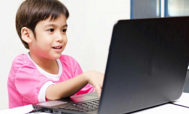 Using Webinars to Sell Complex Insurance Policies Effectively